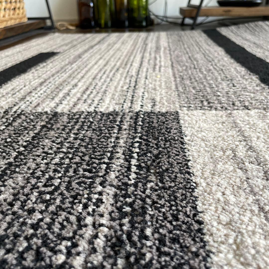 ✴︎SALE✴︎【Rigna】INFINITY ストライプ模様 グレー系ラグ 大判