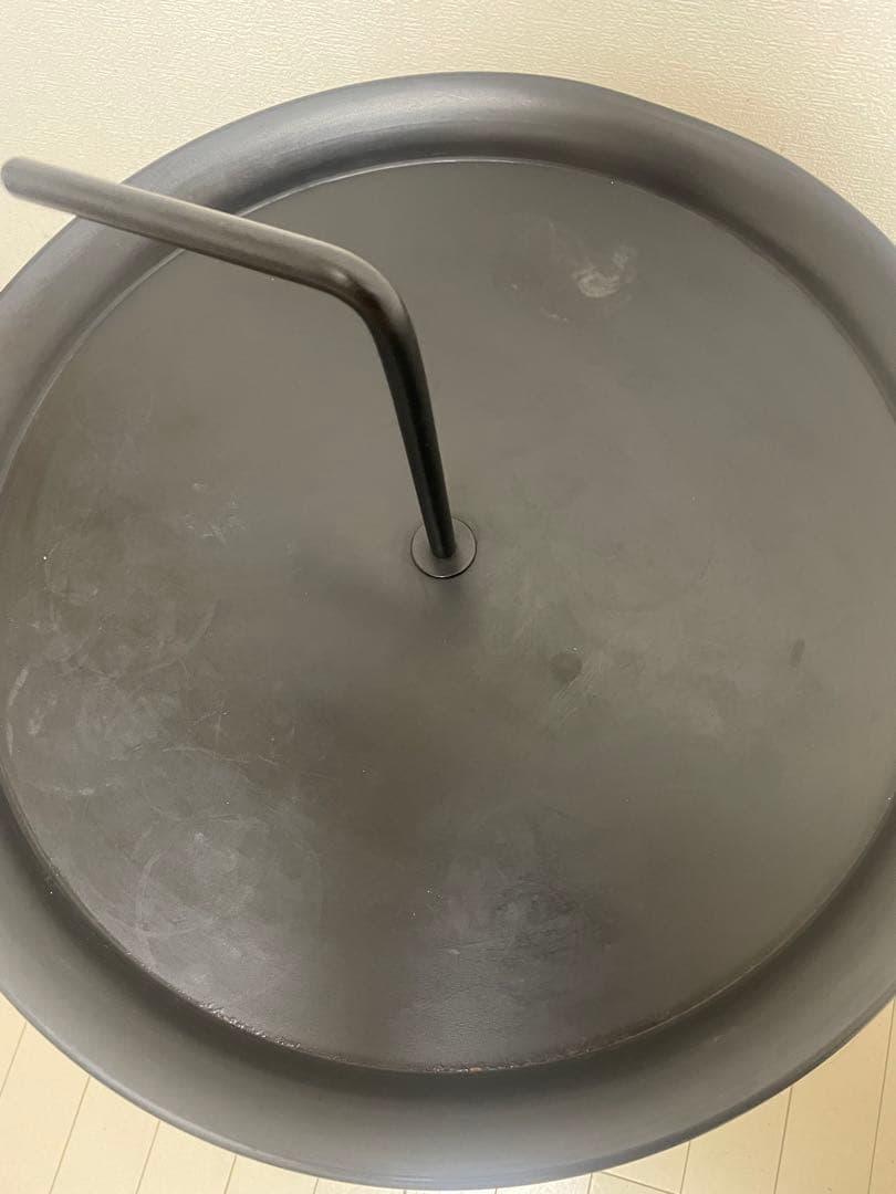 黒い円形サイドテーブル