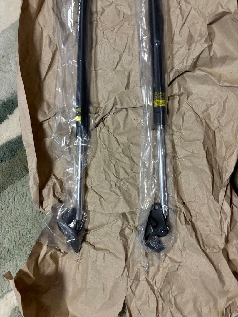 トヨタ純正流用　ハイエース200型 リアゲートダンパー