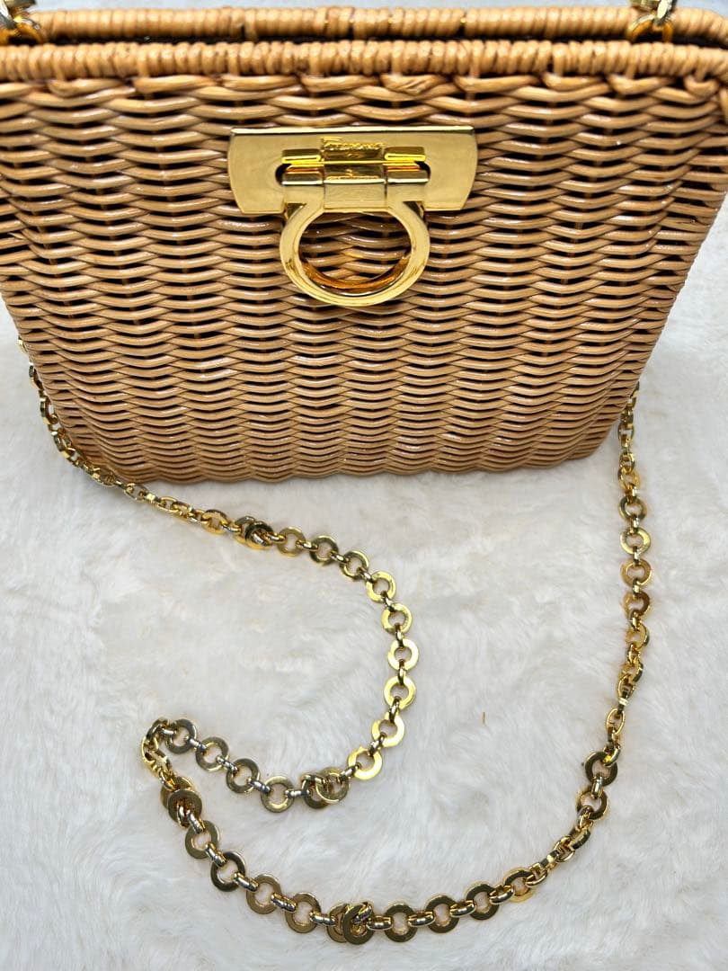 ☆美品　フェラガモ　チェーンかごショルダーバッグ☆夏