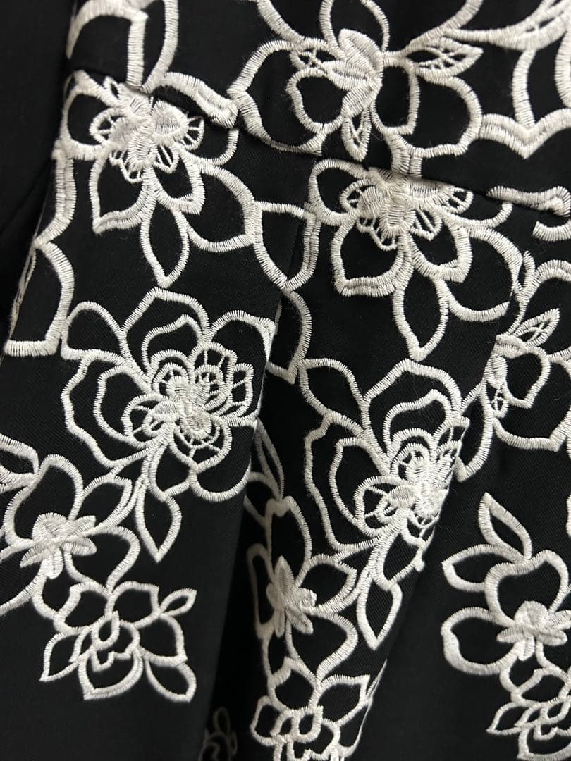 ローズティアラ46 秋〜春先前後ろ花の刺繍が素敵 身幅55着丈108