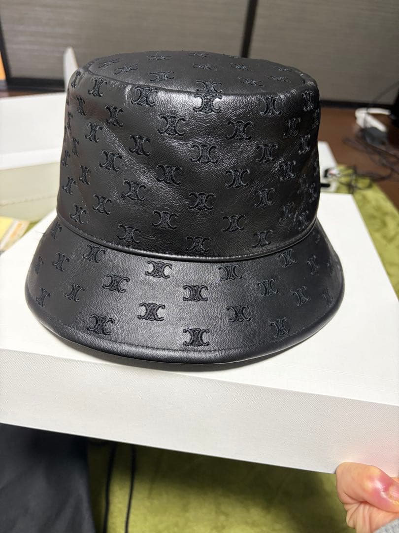 12日まで特価YZERR着用　CELINE ブラック レザーバケットハット