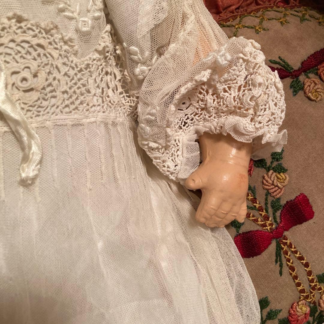 コンポディションドール白いレース付きドレス