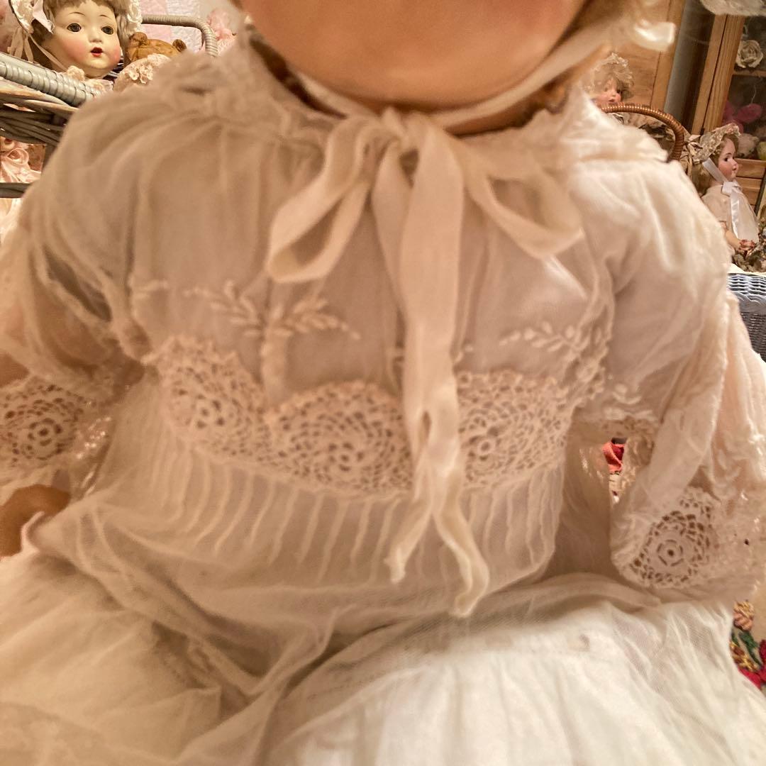 コンポディションドール白いレース付きドレス