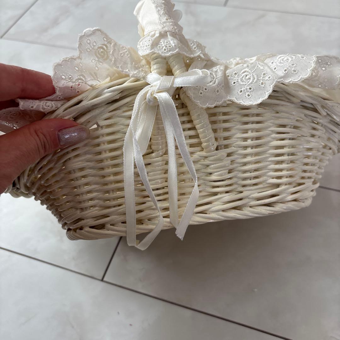 ルプラ　白いレース付き小物入れバスケット