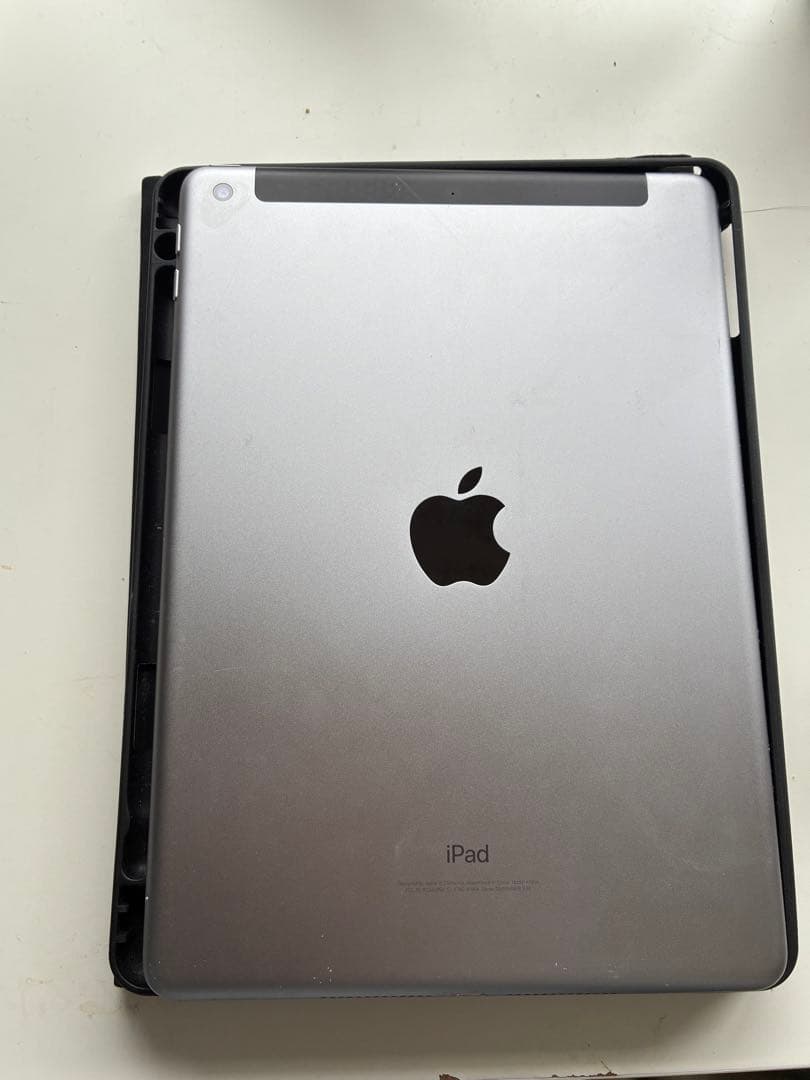 Apple iPad 第6世代（2018年モデル）128GB Wi-Fiモデル