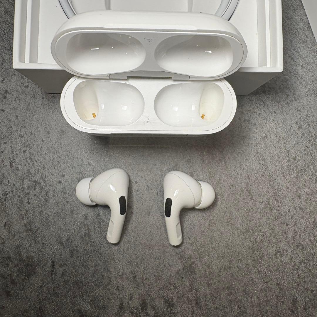 Airpods pro 第一世代とBRIEFING ROOT.COケース