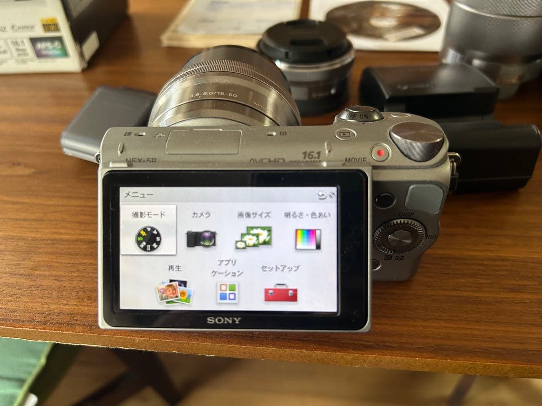 SONY NEX-5R ミラーレスカメラ Eマウント　レンズ他おまけ付き