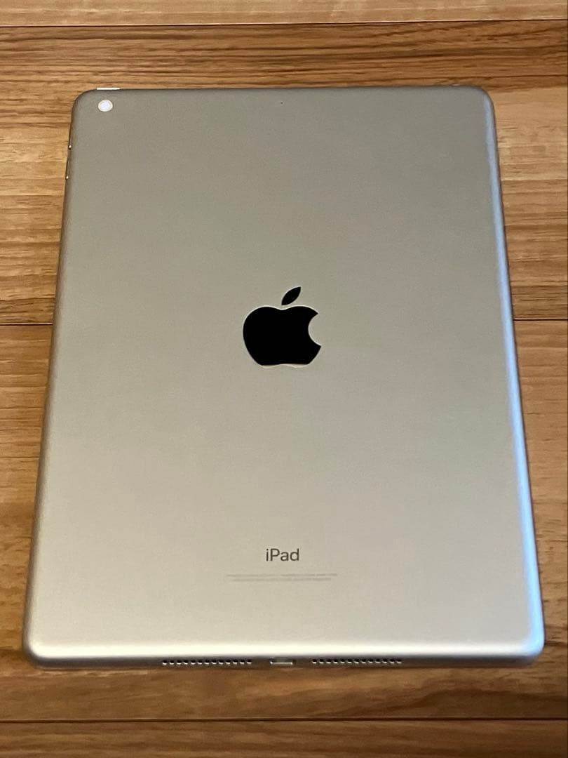 iPad第6世代 9.7インチ 128GB MR7K2J/A WiFi シルバー