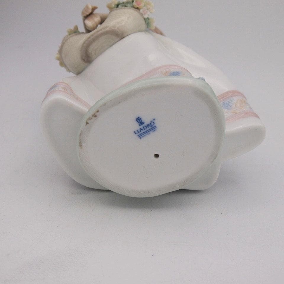 リヤドロ　Lladro No.5467 五月の花 May Flowers