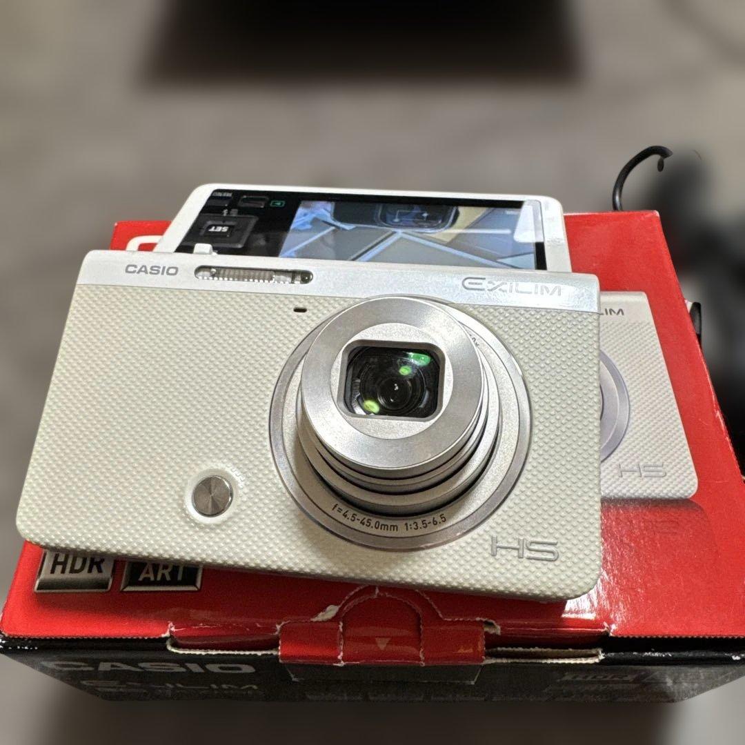 美品CASIOカメラ EXILIM EX-ZR50 ホワイト