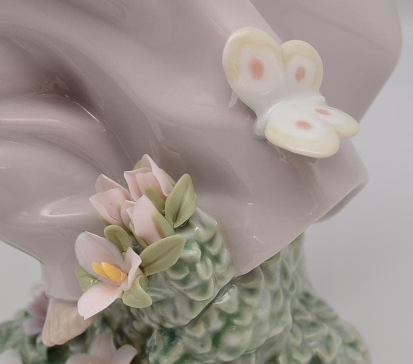 チョウの妖精　＃6875　★リヤドロ　スペイン　ポーセリン　光沢仕上げ　リタイヤ