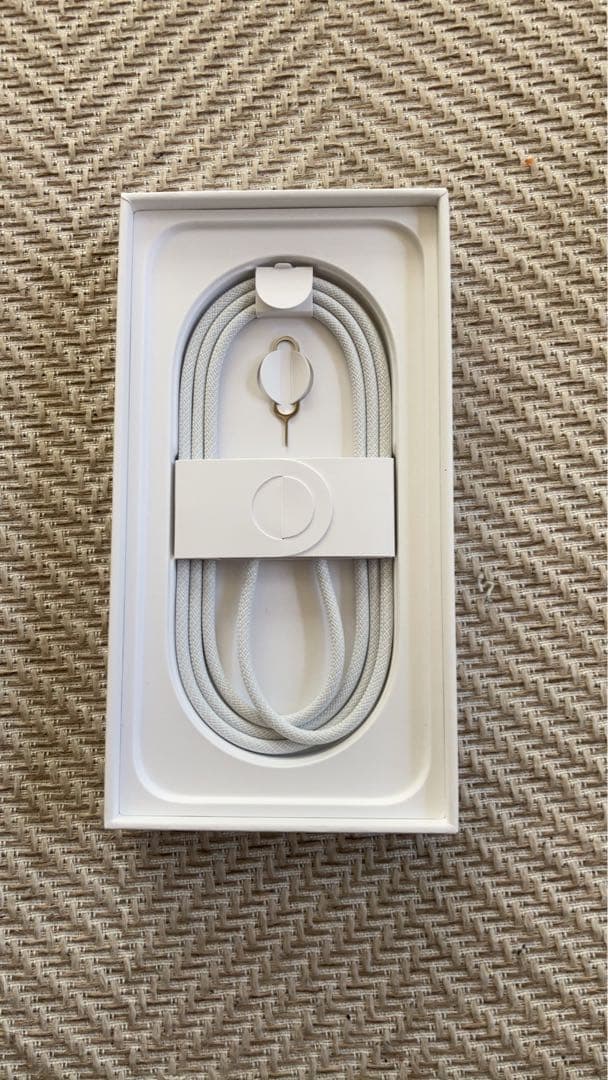 iPhone16e 新品未使用　128GB ホワイト