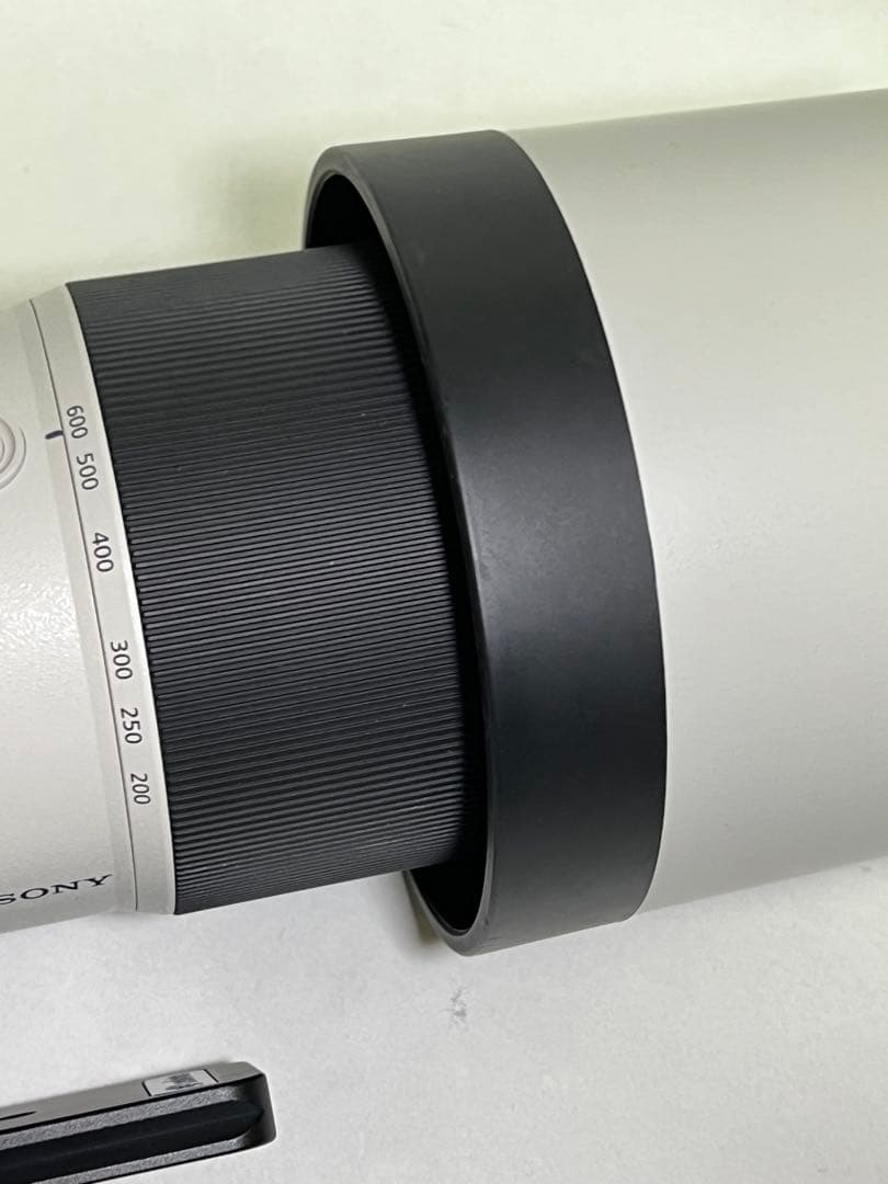 SONY FE 200-600mm F5.6-6.3 G OSSレンズフット付き