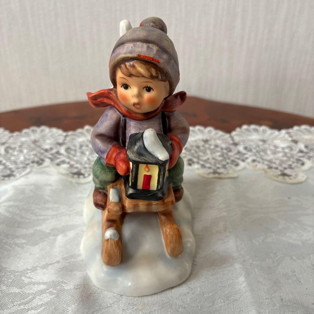 フンメル人形　「クリスマスに乗る」ドイツ・ゲーベル