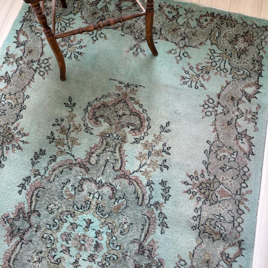 トルコ ヴィンテージラグ A58 ターコイズブルー カーキ ピンク オーバーダイ