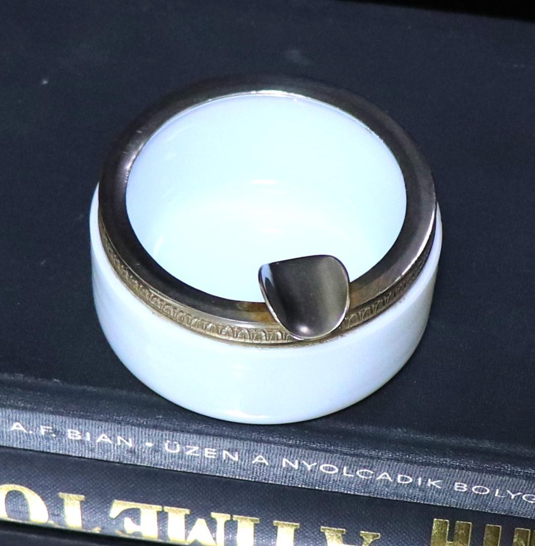 オールド・バカラ 珍品 重厚 オパーリンクリスタルガラス製灰皿 乳白色 ホワイト