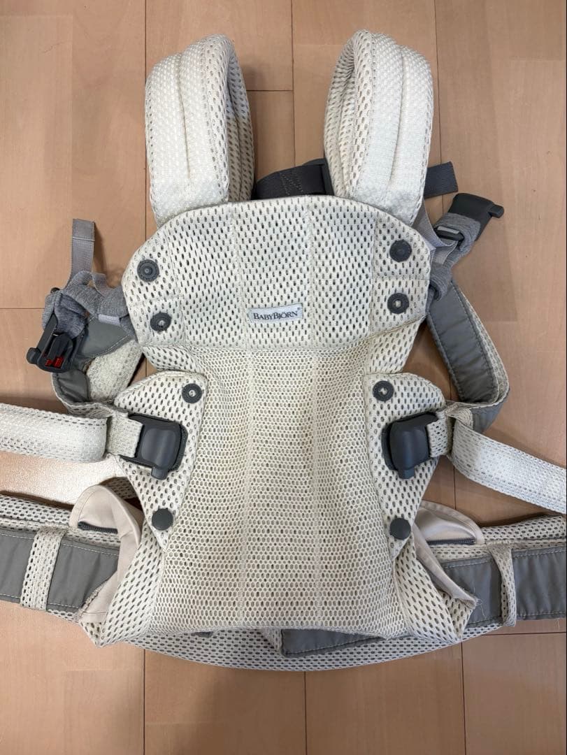 BABYBJORN メッシュ抱っこ紐ハーモニー(クリーム)