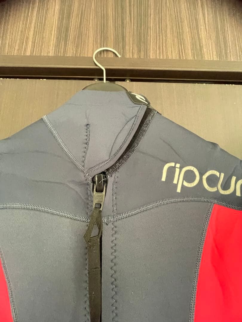 リップカール　ウェットスーツ