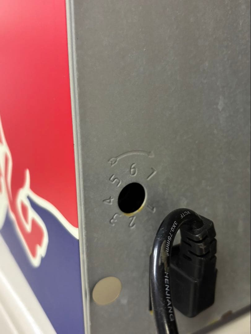 ★希少 Red Bull ミニ冷蔵庫 RB-GDC LED レッドブル