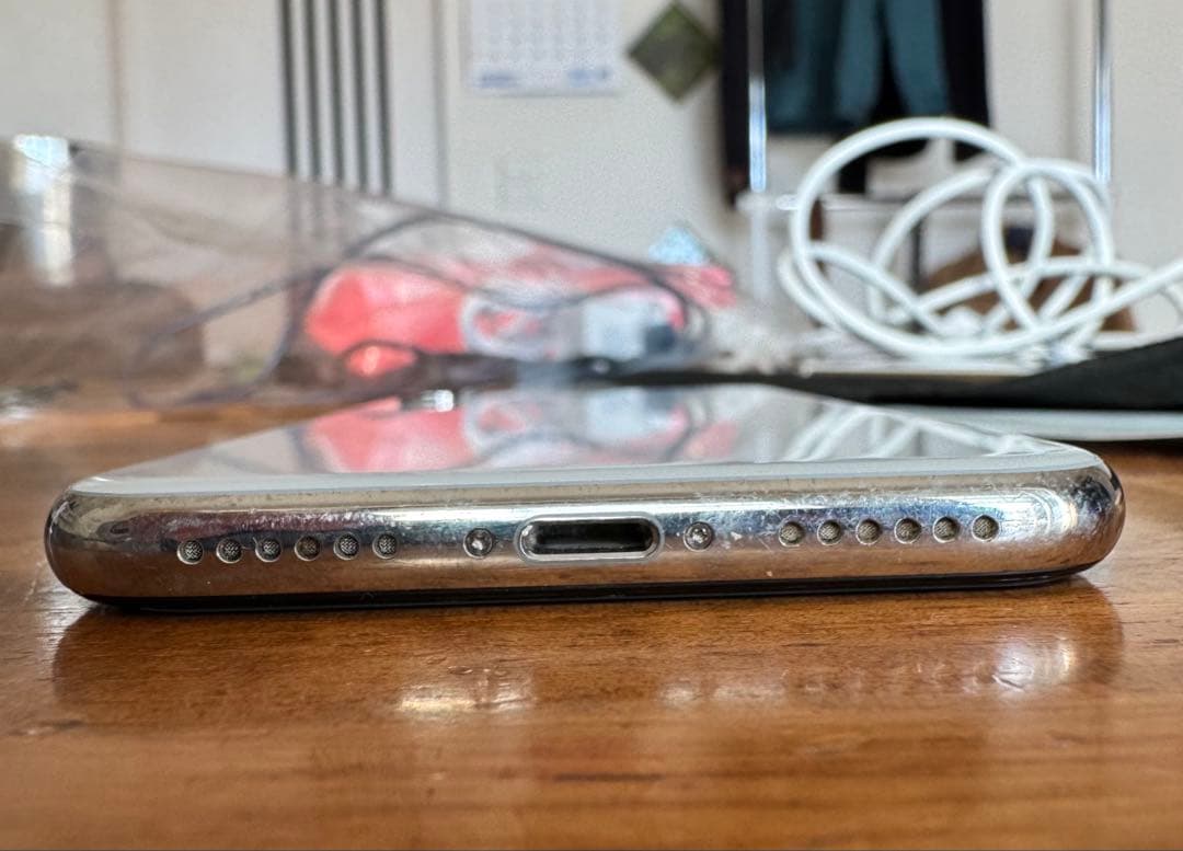 iPhone X シルバー 64GB au（割れなし・初期化、動作確認済）