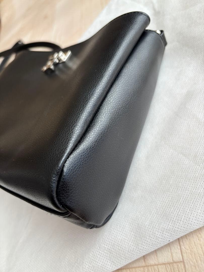 agnès b. ブラックレザーショルダーバッグ　ターンロック　ロゴ金具　美品
