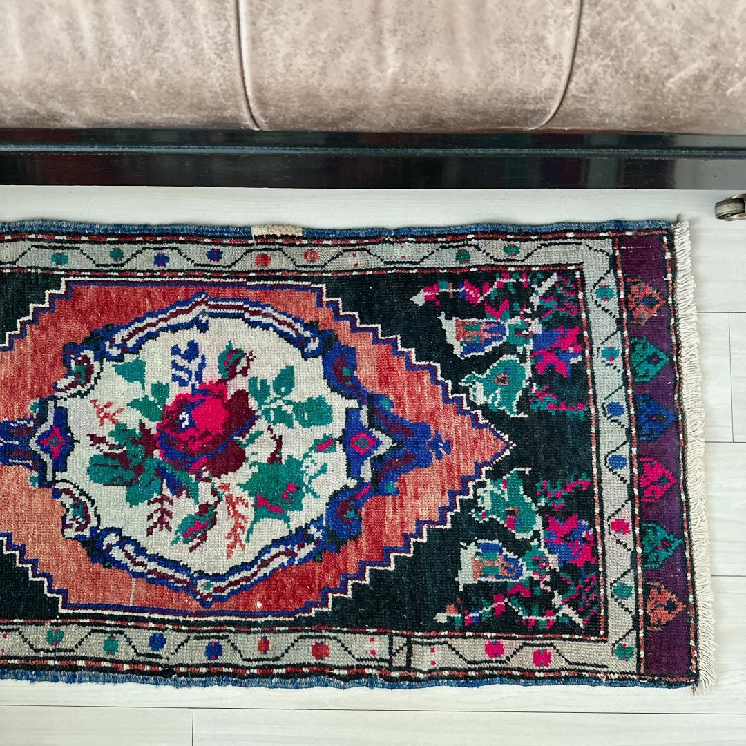 トルコ ヴィンテージラグ A48人気柄 レア マゼンタピンク グリーン ネイビー