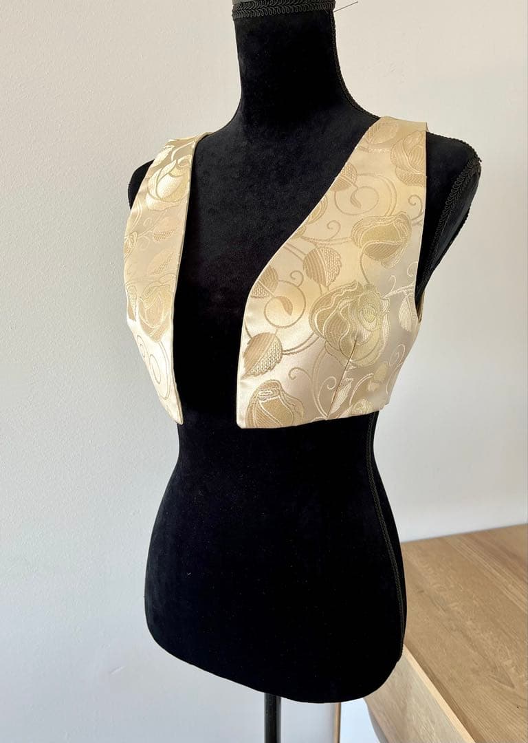 フラメンコ クリーム色ブロケード生地　チャレコ チャケタ　スペイン製