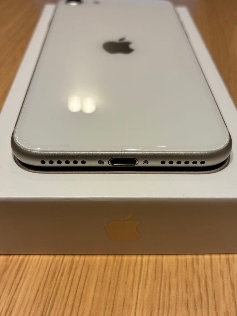 iPhoneSE 第3世代 スターライト 64GB 箱あり 美品 おまけ