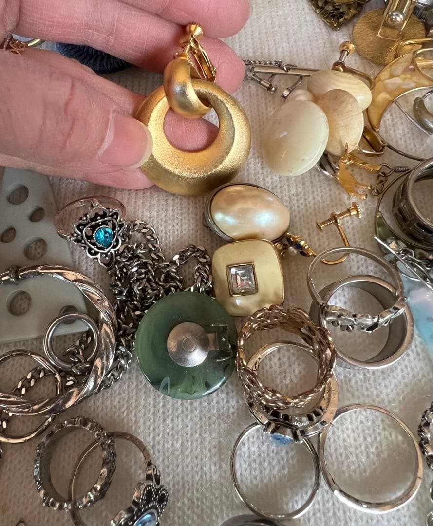 アクセサリー、装飾品まとめ売り。2.2kgお得