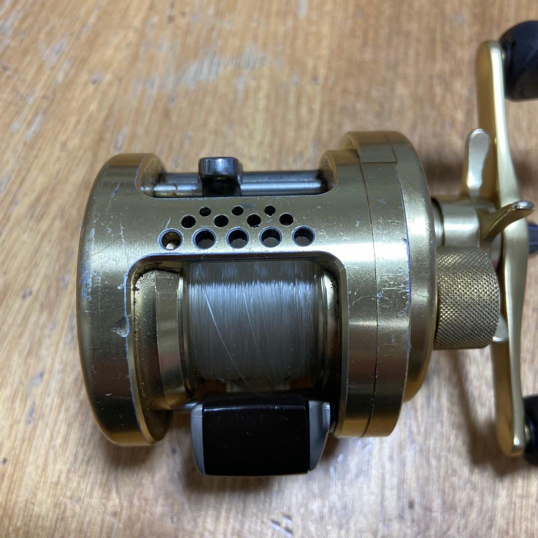 SHIMANO カルカッタコンクエスト100ベイトリール