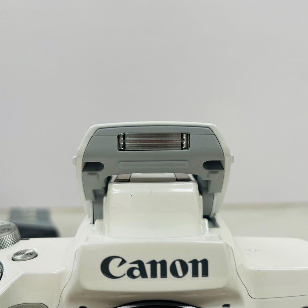 Canon EOS Kiss M EF-M15-45 IS STM レンズキット