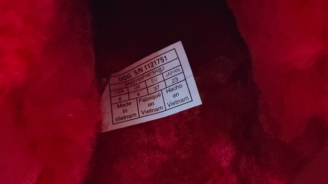 【新品・未使用】UGG アグ スーパーフラッフスリッパ 23㎝ レッド