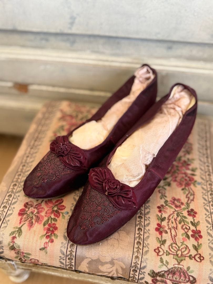 フランスアンティークビーズ刺繍シルクのリボンヴィクトリアンソワレシューズワイン色