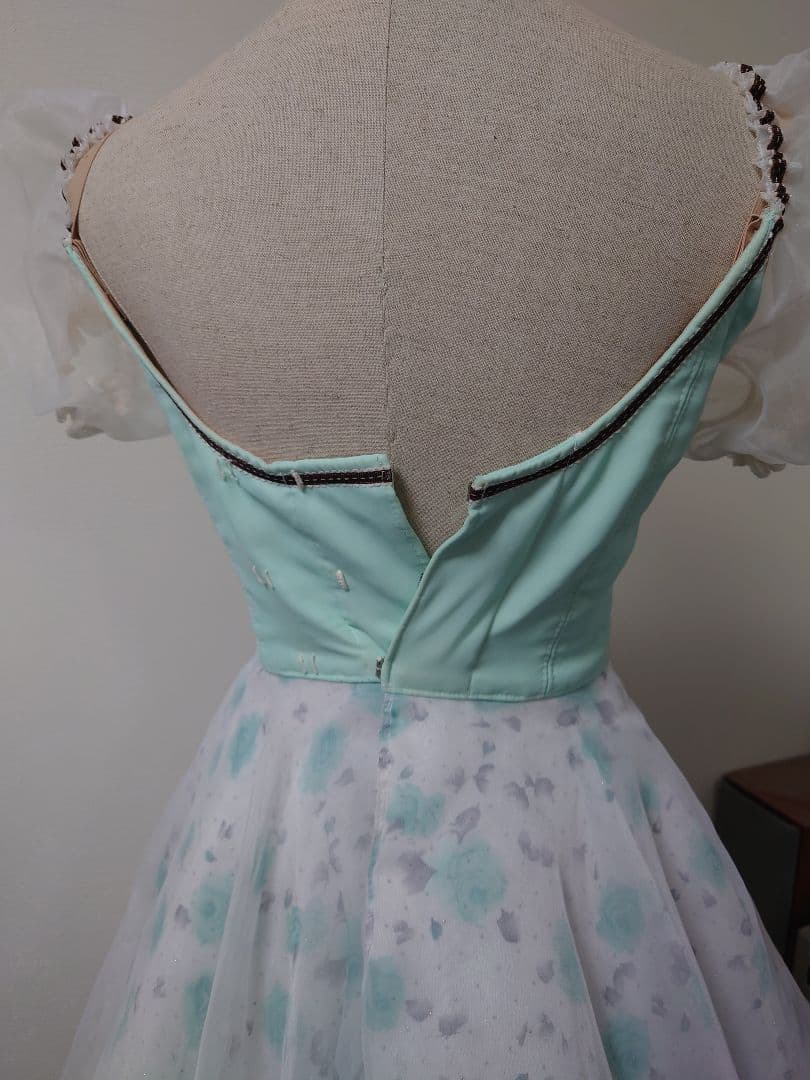 バレエ衣裳　コスチューム　白×ミントグリン:ジゼル/リーズ/コッペリア美品