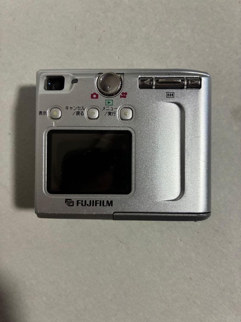 フジフイルムFujifilm FinePix 4500デジタルカメラ　カード6枚