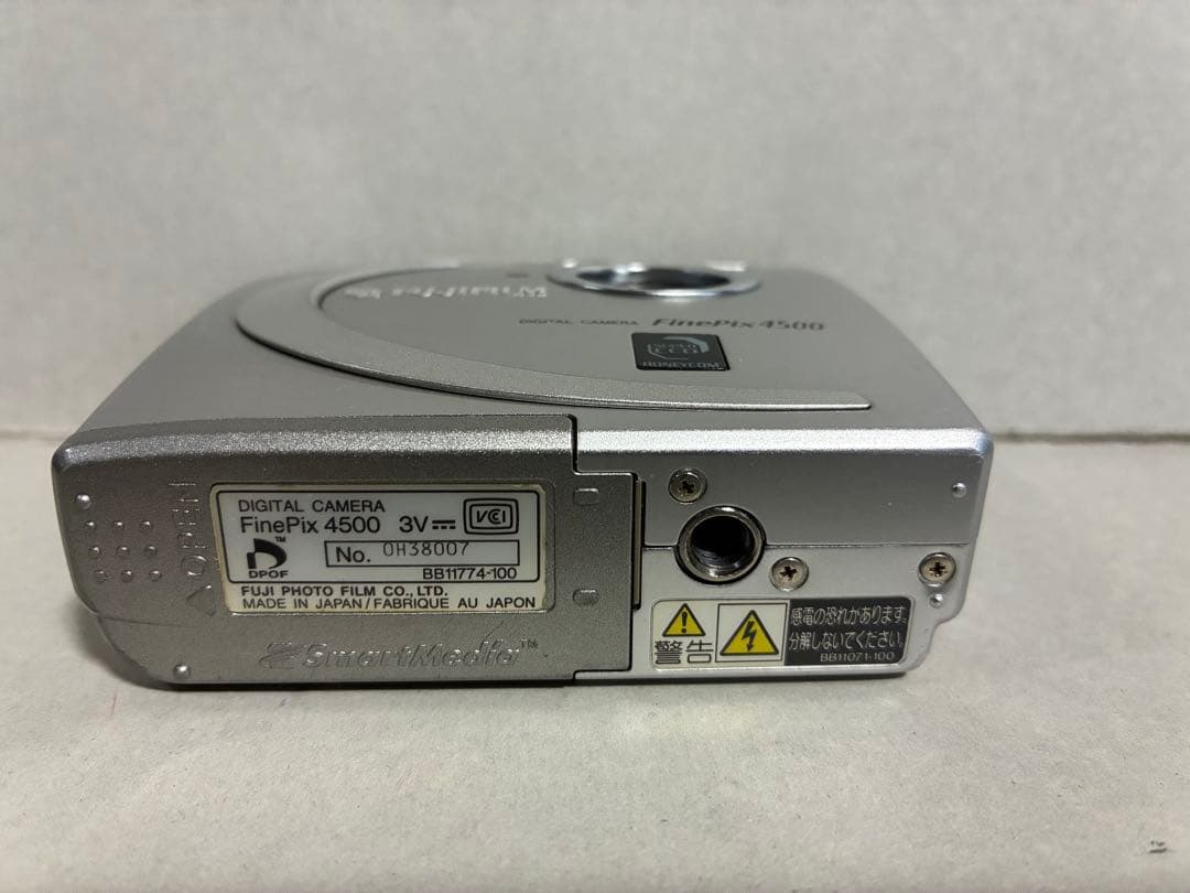 フジフイルムFujifilm FinePix 4500デジタルカメラ　カード6枚