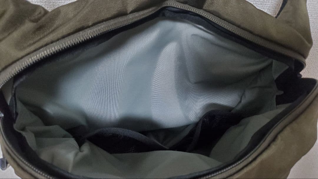 【 美品！】THE NORTH FACE スリング バッグ カーキ