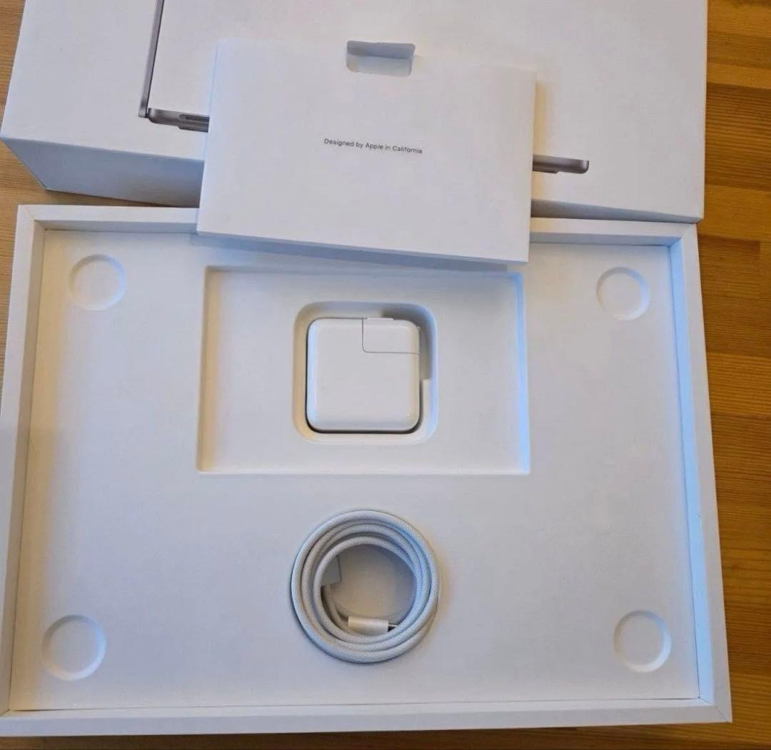 MacBook本体 macbook air m2 16bg 512gb