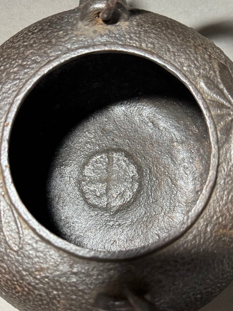 花模様 鋳鉄製鉄瓶 中型