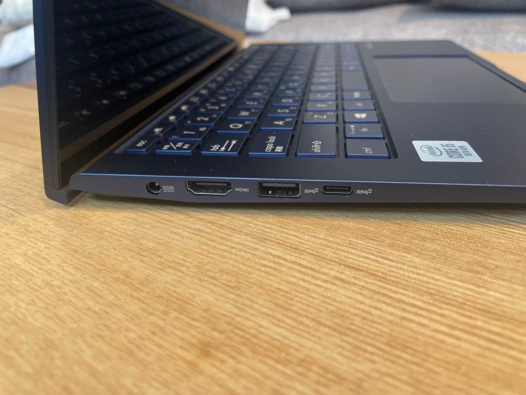 ASUS UX334F ノートPC