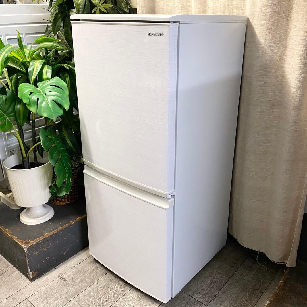 設置場所を選ばない、どっちも付け替えドア！ 一人暮らし！冷凍冷蔵庫137L