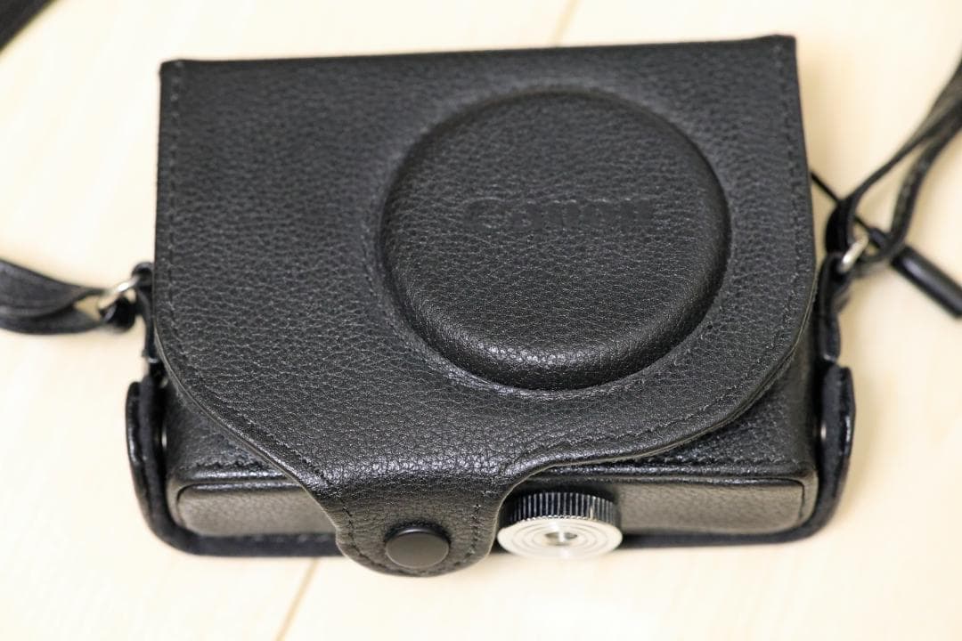 Canon PowerShot S100 コンパクトデジカメ（ストラップ付き）