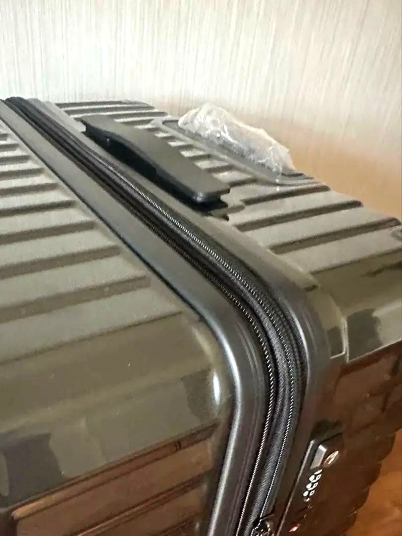 大きめ黒スーツケース　キャリーケース