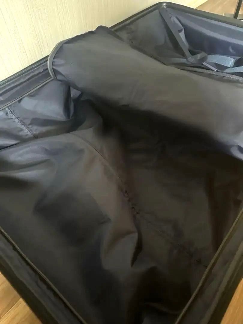 大きめ黒スーツケース　キャリーケース