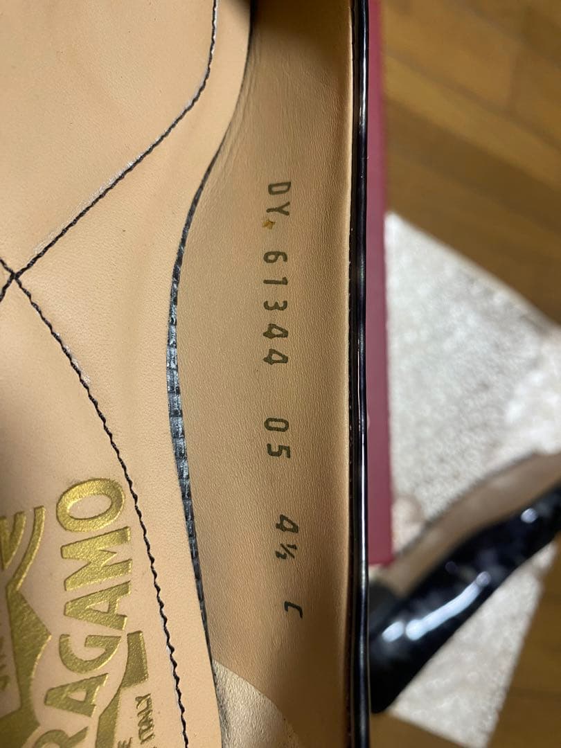 値下げしました　フェラガモバレーシューズ　4 2/1