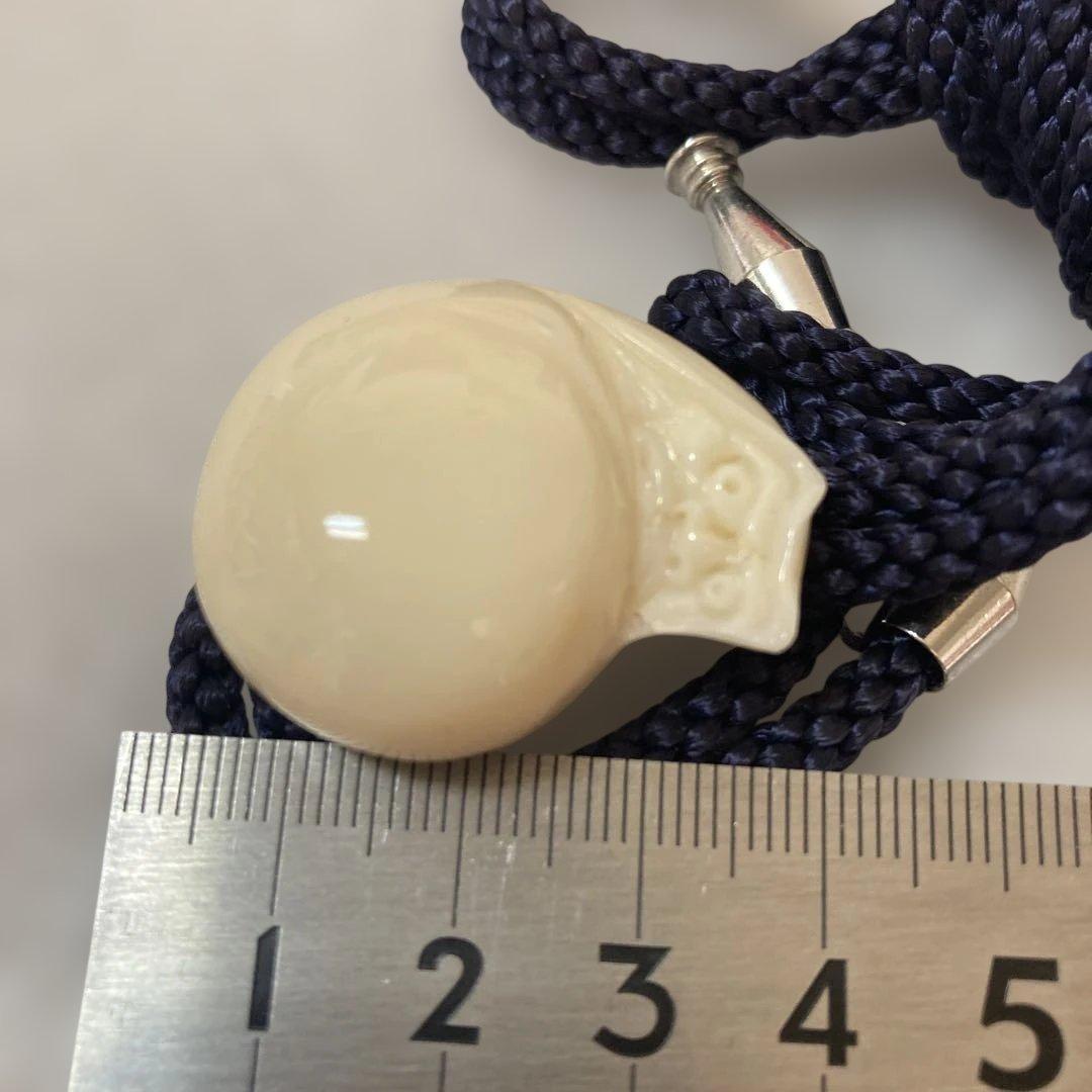 本珊瑚　達磨　彫刻　ループタイ