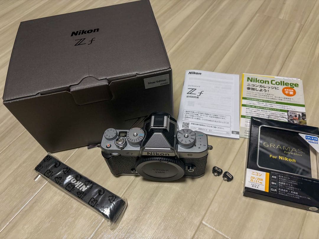 Nikon Z f シルバーボディ（最新カラー）｜シャッター数 約2,944枚｜