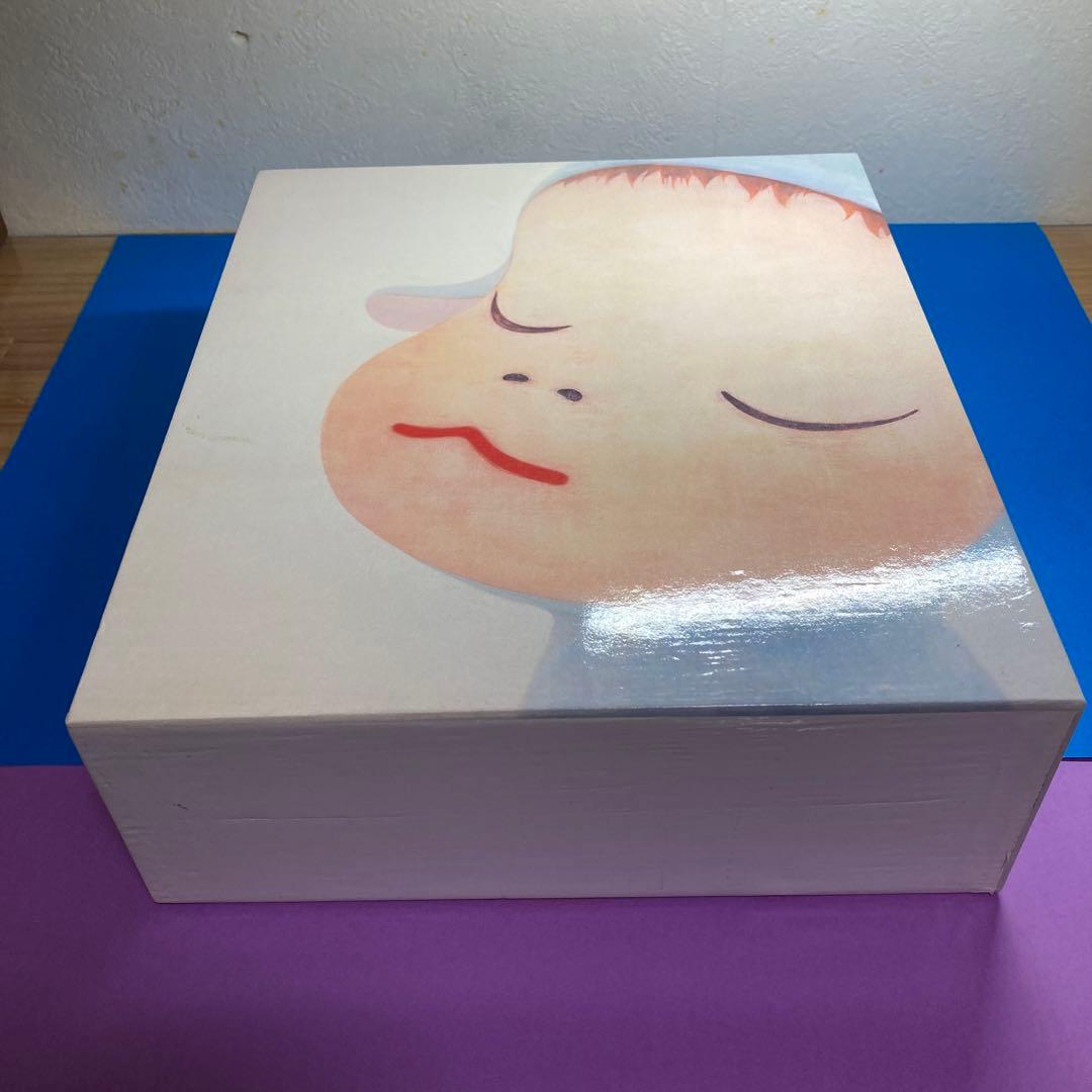 奈良美智の画集とトートバッグ