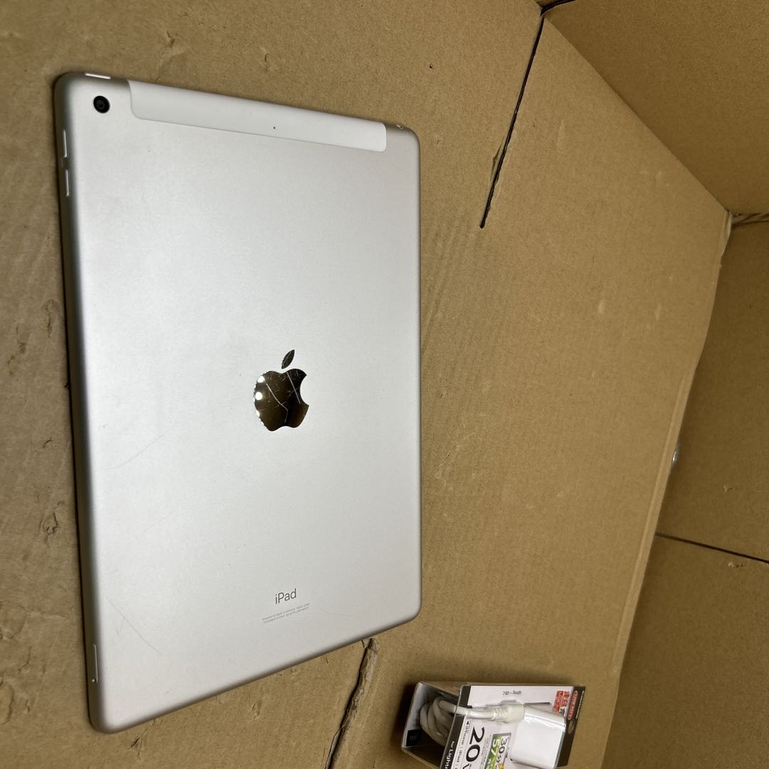 iPad 32GB cellular+wifi 第７世代　バッテリー100%